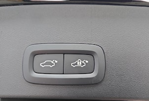 Vehicle image VOLVO XC40 2.0 B3 MH Plus Dark / Jetzt mit attraktivem 1.9% Leasing!