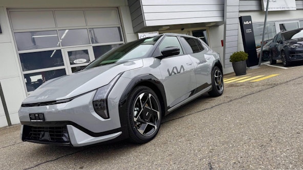 First vehicle image First vehicle image