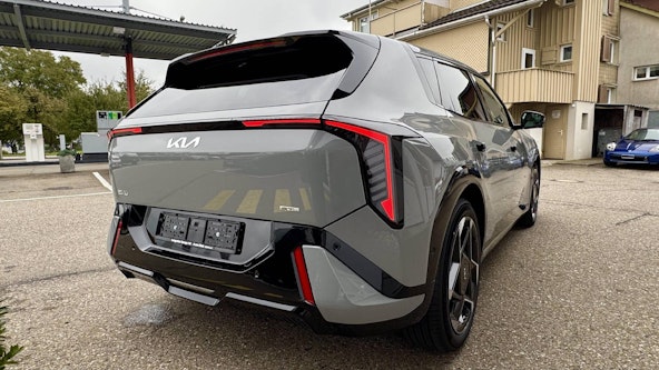 Vehicle image 13 Vehicle image 13