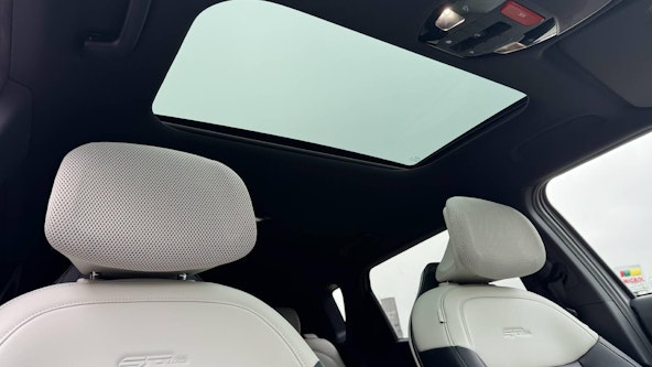 Vehicle image 14 Vehicle image 14