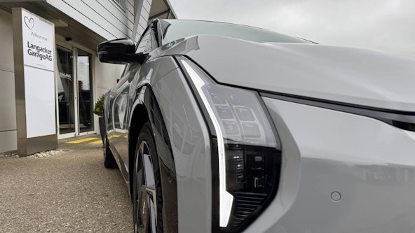 Vehicle image 15 Vehicle image 15