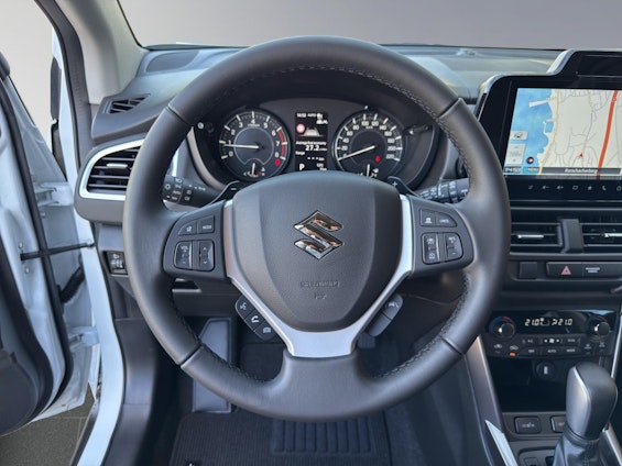 Vehicle image 9 Vehicle image 9