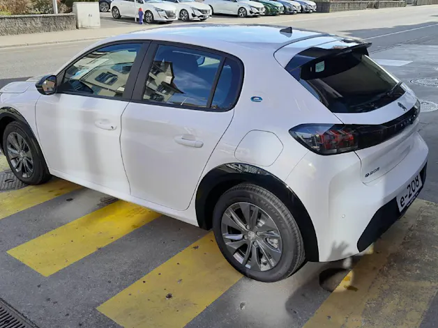 Peugeot 208 e-Active Pack