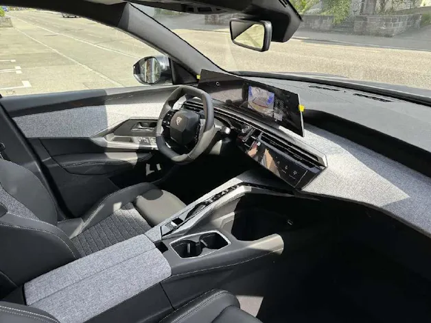 Peugeot 5008 1.2 Hybrid Allure Premium