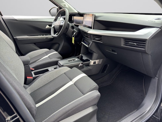 Vehicle image 6 Vehicle image 6