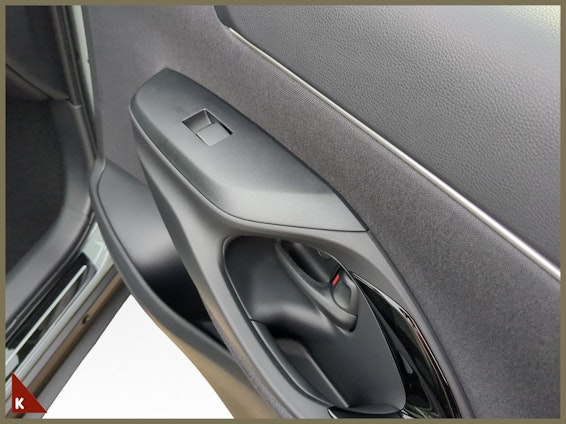 Vehicle image 16 Vehicle image 16