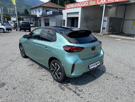 Vehicle image 4 Vehicle image 4