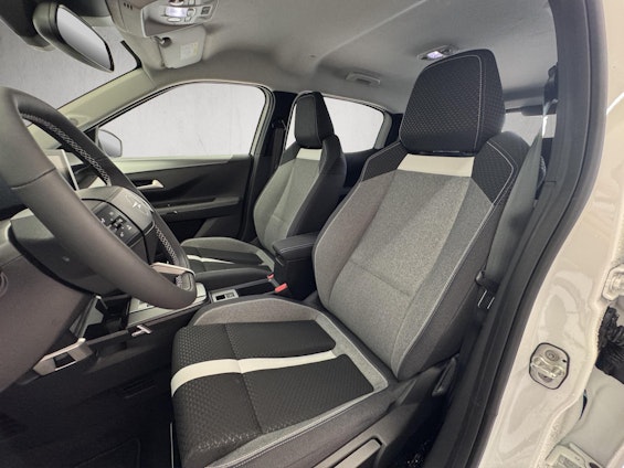 Vehicle image 11 Vehicle image 11