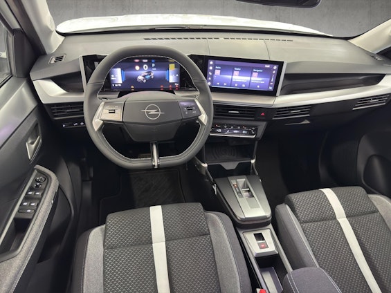 Vehicle image 13 Vehicle image 13