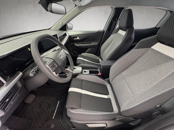 Vehicle image 9 Vehicle image 9