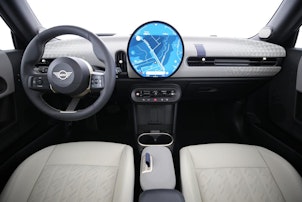 Vehicle image MINI F66 2.0i Cooper S