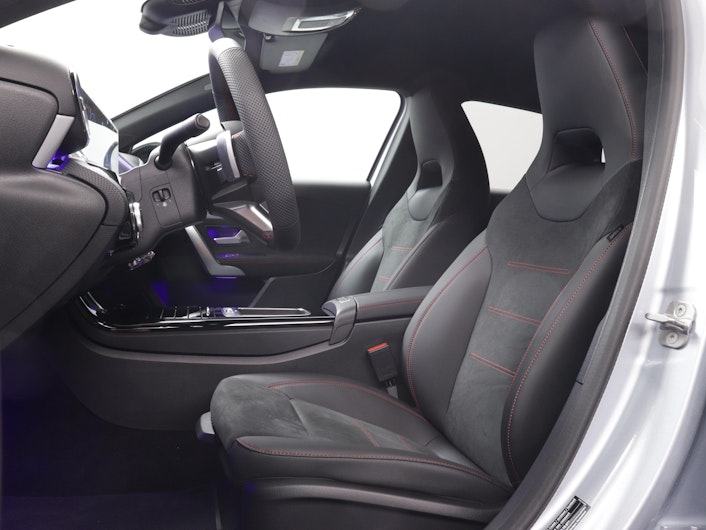 Vehicle image MERCEDES-BENZ A 200