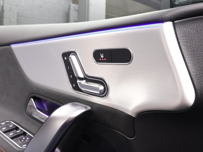 Vehicle image MERCEDES-BENZ A 200