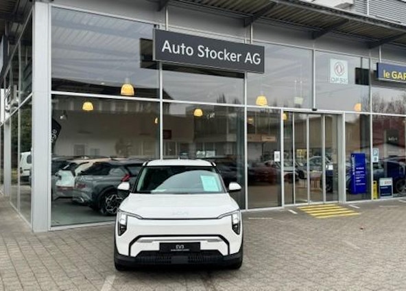 First vehicle image First vehicle image