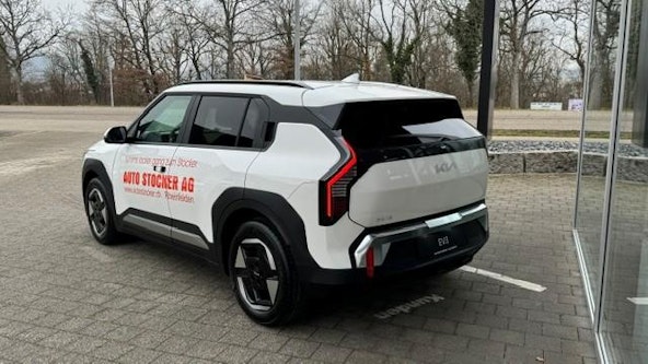 Vehicle image 3 Vehicle image 3