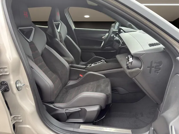 Alfa Romeo Junior 1.2 Ibrida Q4