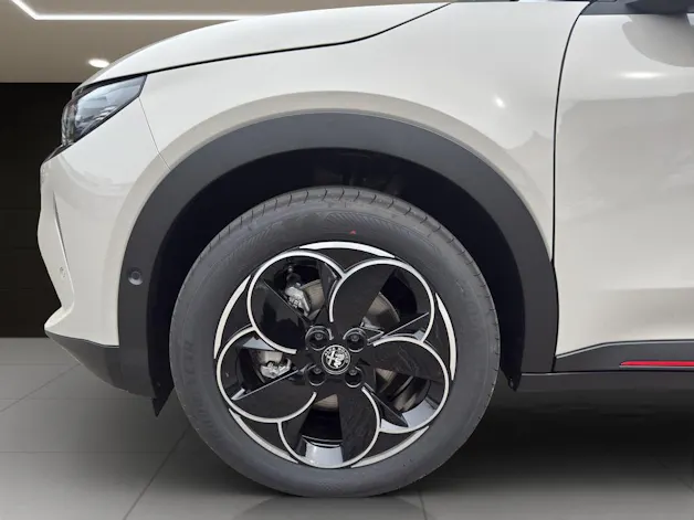 Alfa Romeo Junior 1.2 Ibrida Q4