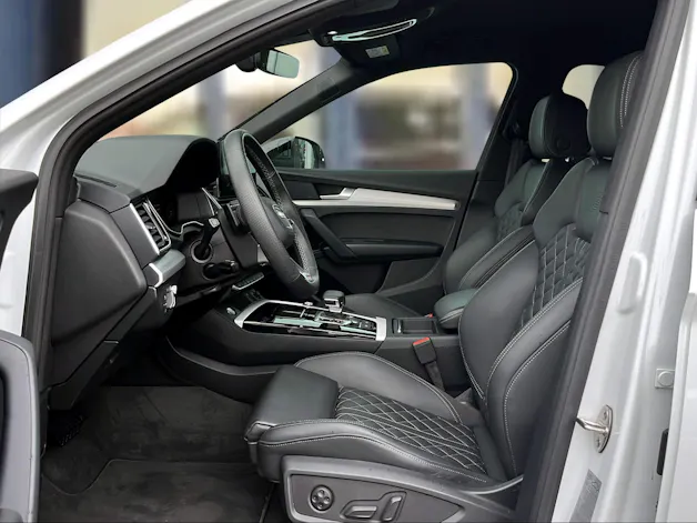 Audi Q5 Sportback 50 TFSI e PHEV Black Edition quattro S-tronic Gletscherweiss Metallic