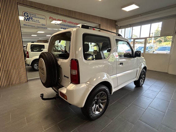Vehicle image 7
