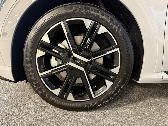 Vehicle image 14 Vehicle image 14