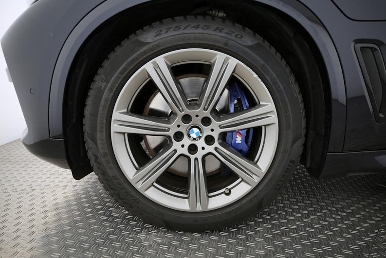 Vehicle image BMW X5