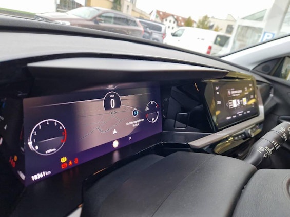 Vehicle image 9 Vehicle image 9