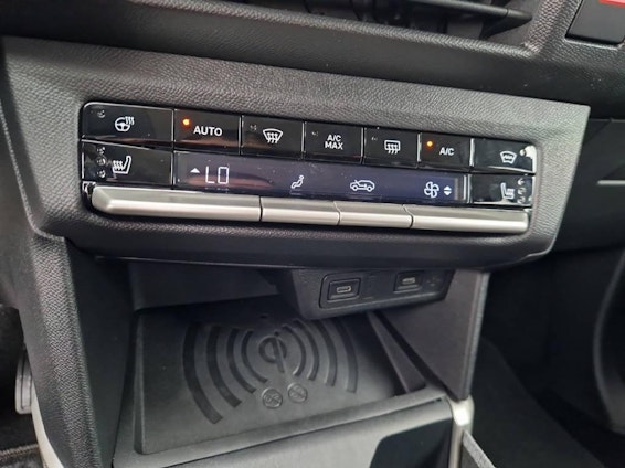 Vehicle image 14 Vehicle image 14