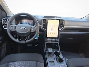 https://vehicle.imgix.net/4036570/c7cf8197-7ba6-463e-a013-4b4ccf9381cf.jpg