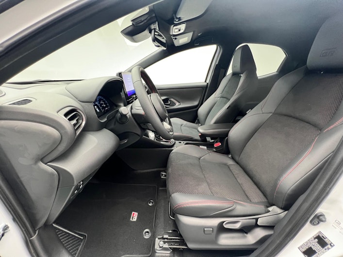 Vehicle image TOYOTA YARIS