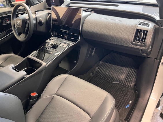 Vehicle image 13 Vehicle image 13