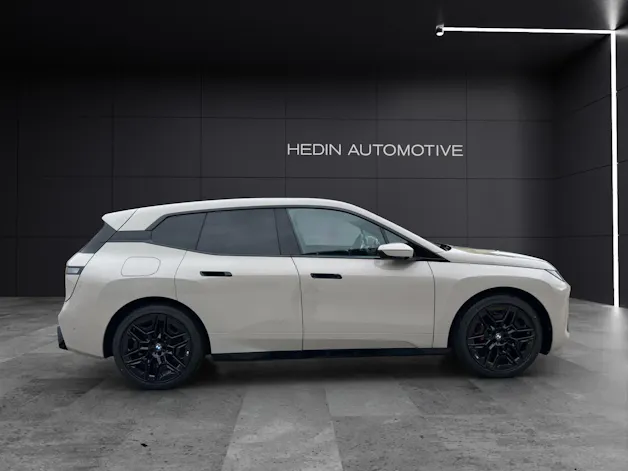 BMW iX xDrive45