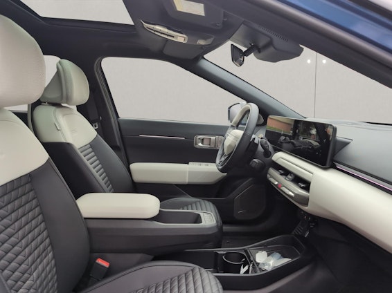 Vehicle image 15 Vehicle image 15