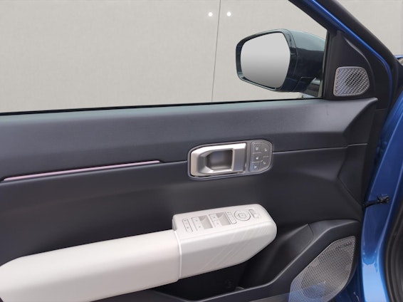 Vehicle image 16 Vehicle image 16