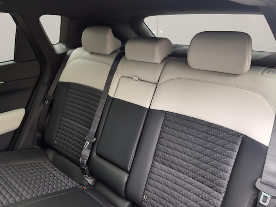 Vehicle image 13 Vehicle image 13