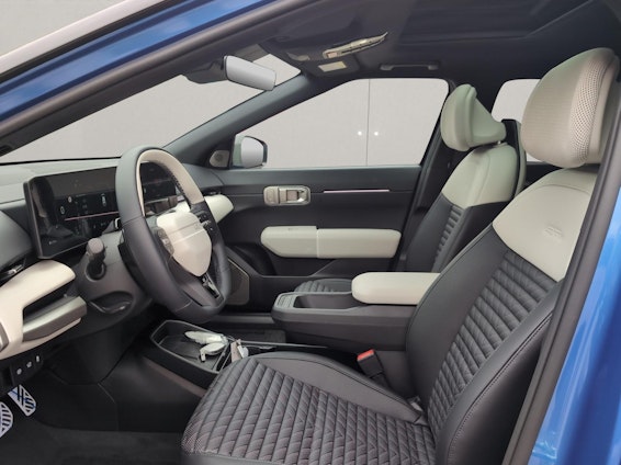 Vehicle image 17 Vehicle image 17