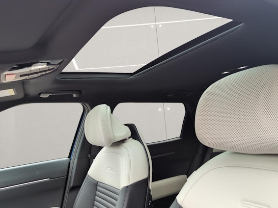 Vehicle image 18 Vehicle image 18