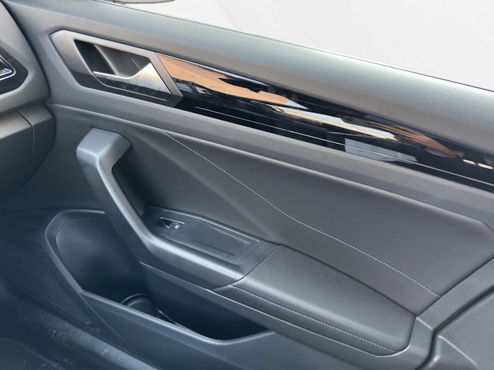 Vehicle image VW T-ROC