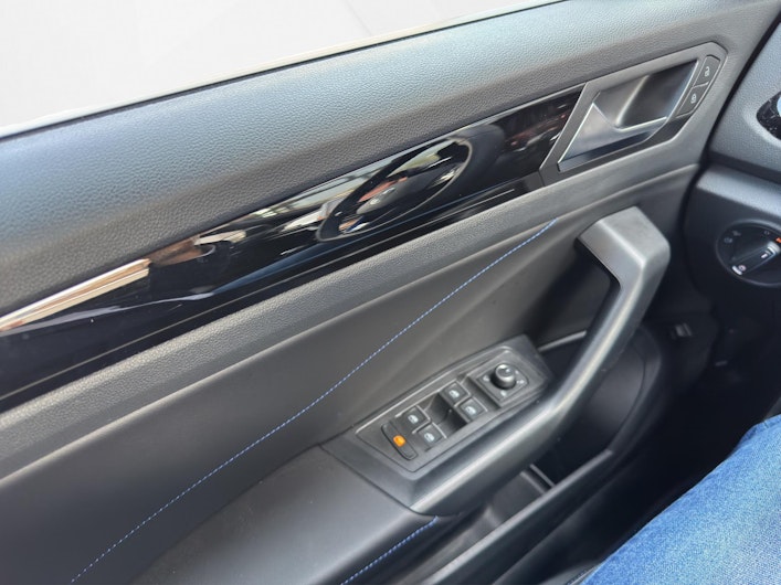 Vehicle image VW T-ROC