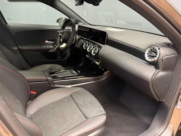 Mercedes-Benz A 250 e EQ Star - AMG / DISTRONIC / 360 Grad Kamera