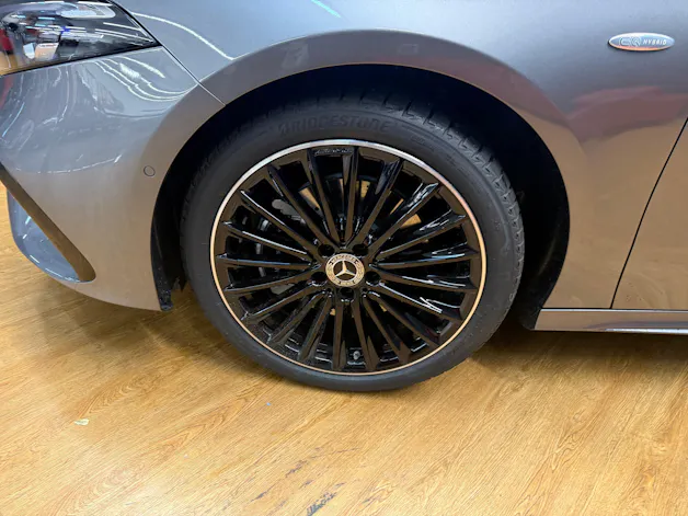 Mercedes-Benz A 250 e EQ Star - AMG / DISTRONIC / 360 Grad Kamera