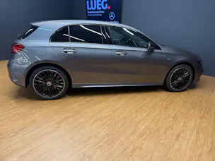 Mercedes-Benz A 250 e EQ Star - AMG / DISTRONIC / 360 Grad Kamera
