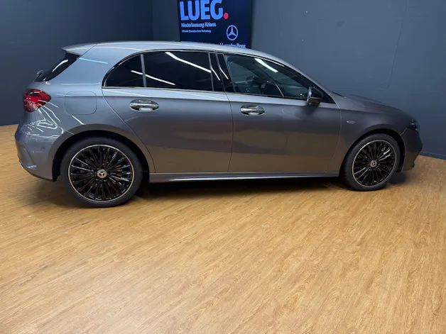 Mercedes-Benz A 250 e EQ Star - AMG / DISTRONIC / 360 Grad Kamera