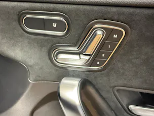 Mercedes-Benz A 250 e EQ Star - AMG / DISTRONIC / 360 Grad Kamera
