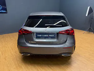 Mercedes-Benz A 250 e EQ Star - AMG / DISTRONIC / 360 Grad Kamera