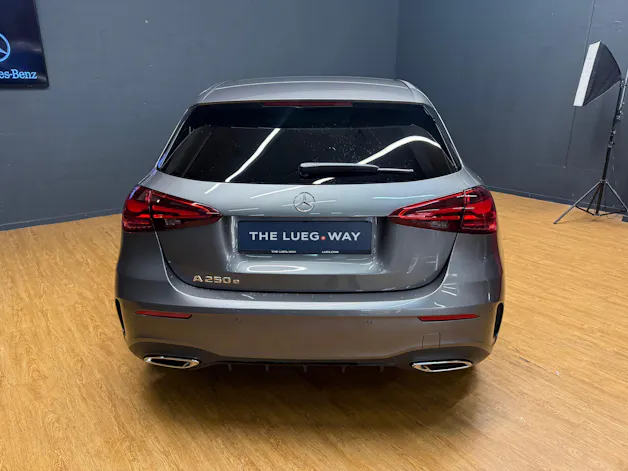Mercedes-Benz A 250 e EQ Star - AMG / DISTRONIC / 360 Grad Kamera