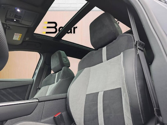 Vehicle image 14 Vehicle image 14