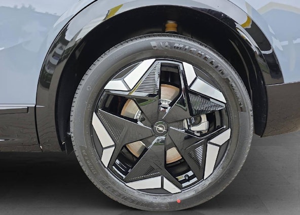 Vehicle image 16 Vehicle image 16