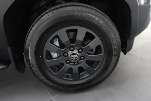 Toyota Land Cruiser 2.8 D 48V Style