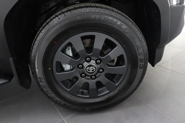 Toyota Land Cruiser 2.8 D 48V Style