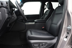 Vehicle image TOYOTA Land Cruiser 2.8 Invincible